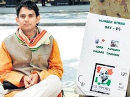 లండన్‌లో భారత న్యాయ విద్యార్థి నిరాహార దీక్ష