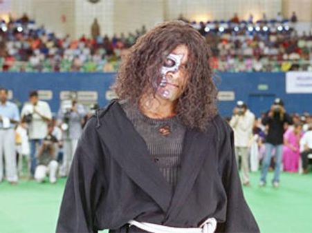 సినిమా ఆయుధంతో...యాంటీ కరప్షప్ హీరోలు