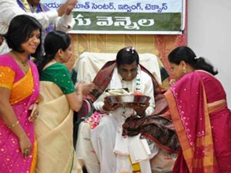డల్లాస్ లో తెలుగు వెన్నెల కురిపించిన మేడసాని