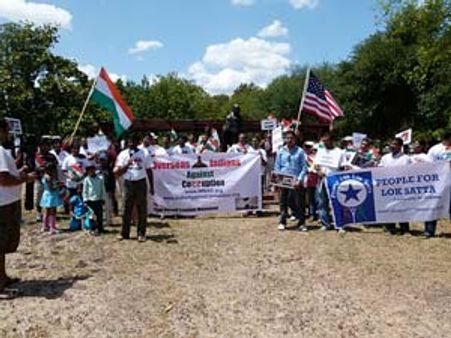 అన్నా హాజరే విజయంపై ఎన్నారైల సంబరాలు