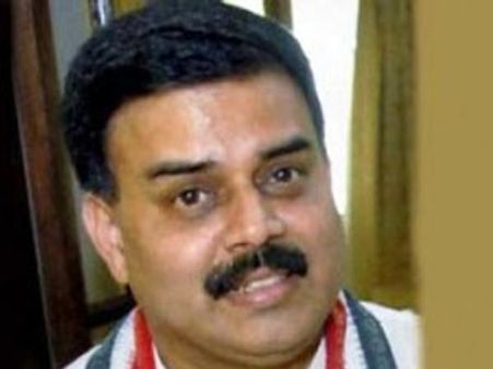 జగన్ వర్గం రాజీనామాల ఆమోదం వైపే అడుగులు