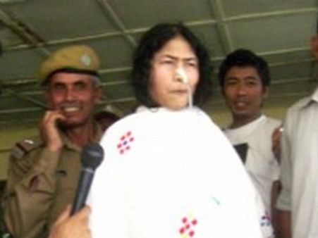 యాంటీ ఎఎఫ్ఎస్పీఏ ప్రచారానికి హజారేను ఆహ్వానించిన షర్మిళ