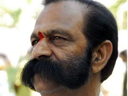 మీసాలు లేకుండా కొత్త గెటప్‌లో కనుమూరి
