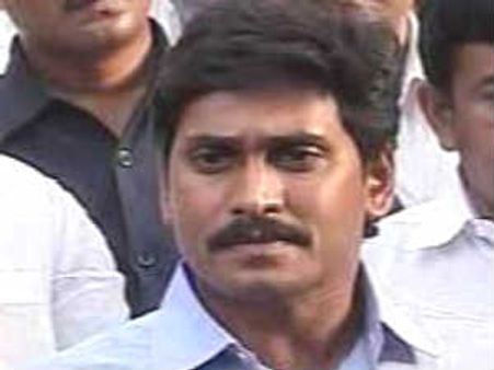 వైయస్ జగన్ బంధువు ఇంట్లోనూ సిబిఐ సోదాలు
