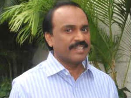 'గాలి' వజ్ర కిరీటం శ్రీవారికి వద్దంటూ కాంగ్రెసు ఆందోళన