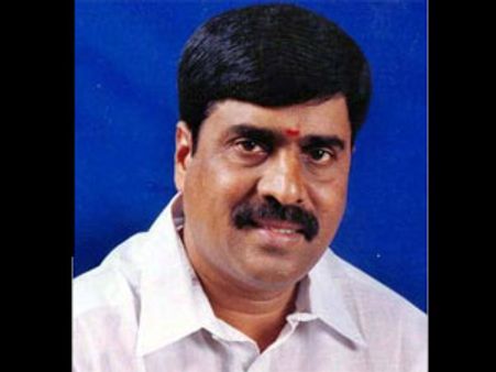 గాలి సోదరుడు కరుణాకర్ రెడ్డికి సిబిఐ నోటీసులు