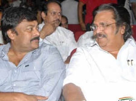 దాసరికి మొండిచేయి, చిరంజీవికి సీటు