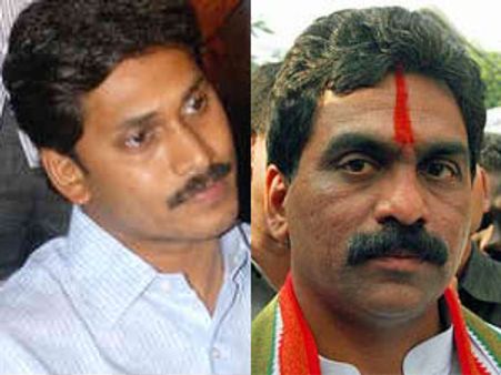 బెజవాడ దీక్షపై లగడపాటి వర్సెస్ వైయస్ జగన్