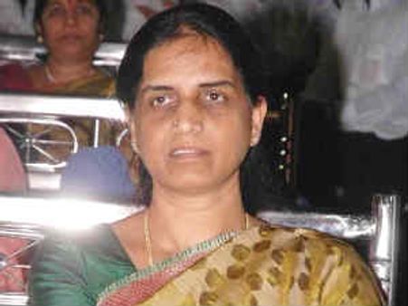 సబితా ఇంద్రారెడ్డి జగన్ వెనకే...?