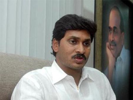 జగన్ ధర్నాకు చుక్కెదురు, లగడపాటి సత్యాగ్రహ విరమణ