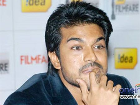 రామ్ చరణ్..బచ్చా చేష్టలు