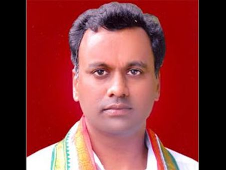 మేం గాజులు తొడుక్కోలేదు: డిజిపికి టి-ఎంపీలు