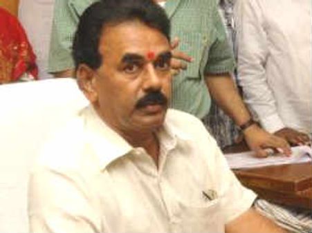 సీల్డ్ కవర్ సిఎం అంటూ జూపల్లి ధ్వజం, అరెస్టు