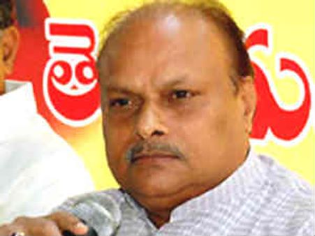 కాంగ్రెసు డైరెక్షన్‌లో జగన్: బాబు కేసుపై యనమల