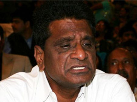 జానారెడ్డి ఇంటి నిండా కార్లు, కోట్ల రూపాయలు: గోనె