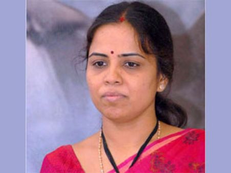 రామోజీ, రాధాకృష్ణకు సాక్షి రాసిస్తాం: శోభా నాగిరెడ్డి