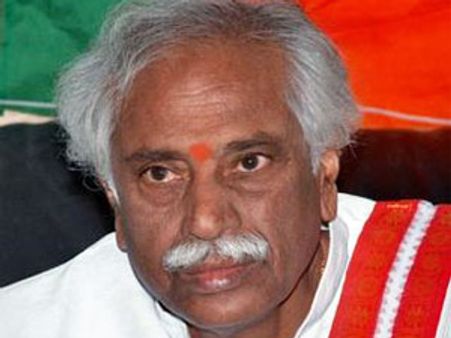బండారు దత్తాత్రేయకు విశాఖలో సమైక్యాంధ్ర సెగ