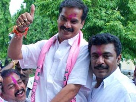 టిఆర్ఎస్ ఎమ్మెల్యే దాస్యం అరెస్టు, ఎంజిఎంకు తరలింపు
