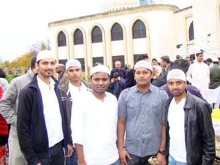 యుకెలో ఎన్నారైల బక్రీద్ ప్రార్థనలు