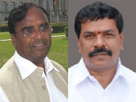 సొంత ఇళ్లకు 60 రోజుల తర్వాత ఆ ఇద్దరు మంత్రులు