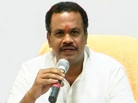 పరామర్శించలేదంటూ సిఎం కిరణ్‌పై కోమటిరెడ్డి గుర్రు