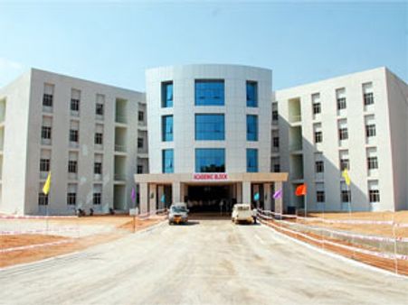 సెలవులపై విద్యార్థుల ఆందోళన, ట్రిపుల్ ఐటిలో ఉద్రిక్తత