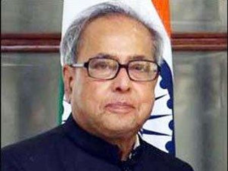 తెలంగాణపై మిత్రులతో ప్రణబ్ చర్చలు, బాలుతో పూర్తి