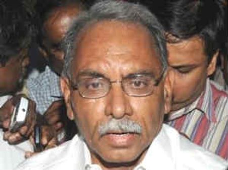 కెవిపికి చుట్టుకుంటున్న ఎమ్మార్ స్కామ్ గొడవ