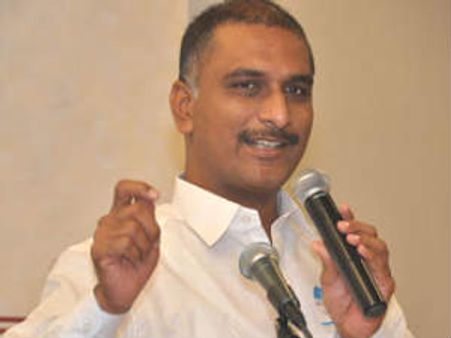 సీమాంధ్ర సిఎం మెప్పుకోసమే: జగ్గారెడ్డిపై హరీష్‌ రావు