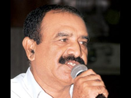 మంత్రి శ్రీధర్‌ని అడ్డుకోకుండా ఎమ్మెల్యే హౌస్ అరెస్టు