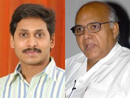 ఆరోపణల దండకాలు: రామోజీ వర్సెస్ జగన్ సాక్షి