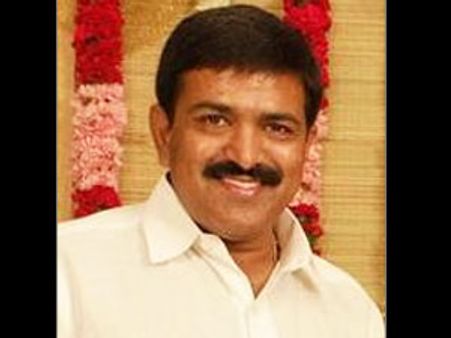 జగన్ గురించి ఏమీ అడగొద్దు, కాంగ్రెస్‌లోనే:ద్వారంపూడి