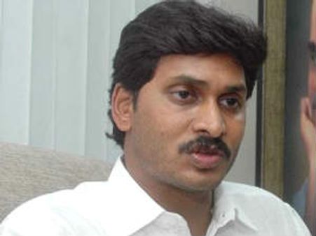 చేయిచ్చిన ఎమ్మెల్యేలకు జగన్ షాక్