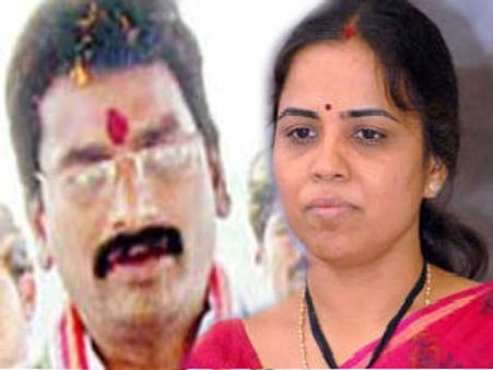 వేటు వేయాలని ఫిర్యాదు: కాంగ్రెసు వర్సెస్ జగన్ వర్గం!