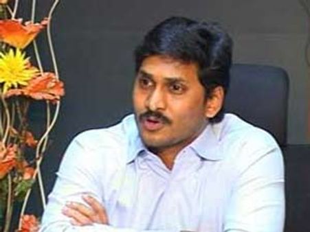 చంద్రబాబు, కిరణ్ రాజకీయాలు చేస్తున్నారు: జగన్