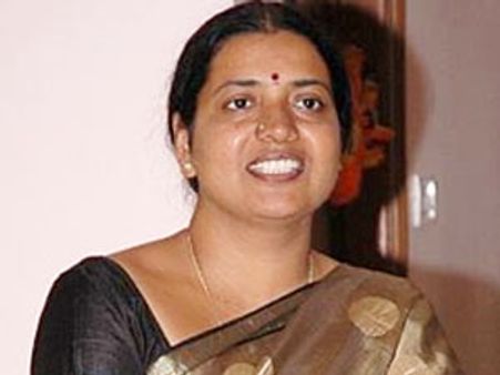 చిరు బ్లడ్ బ్యాంక్‌పై ఆరోపణలను తేలుస్తాం: జీవిత