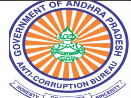 లిక్కర్ సిండికేట్స్ సోదాలపై ఎసిబి సమీక్ష