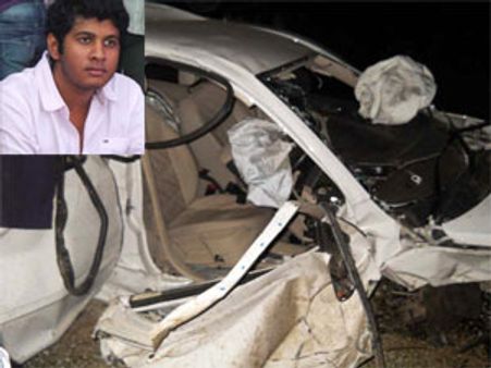 నిన్న అజర్ తనయడు, నేడు కోమటిరెడ్డి కొడుకు, రేపు..