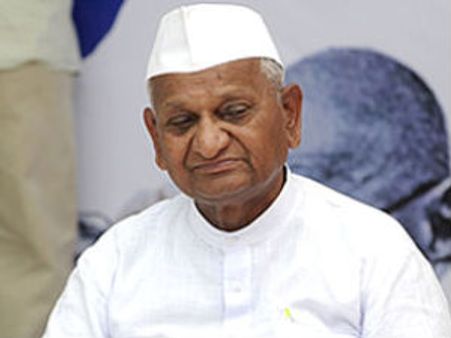 అన్నా హజారే మూడు రోజుల నిరాహార దీక్ష ప్రారంభం