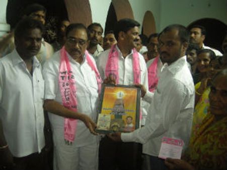  చంద్రబాబు యాత్ర: కెప్టెన్, హరీష్ గృహనిర్బంధం