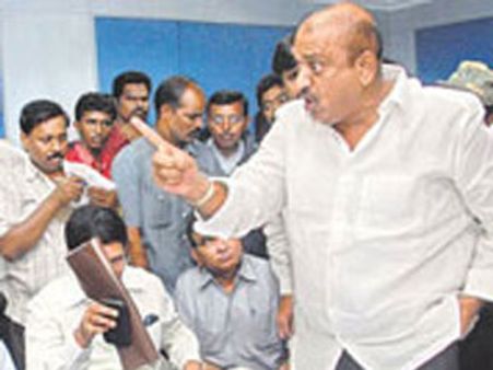 రచ్చకెక్కిన గొడవ, శైలజానాథ్‌పై జెసి ప్రభాకర్ రెడ్డి ఫైర్