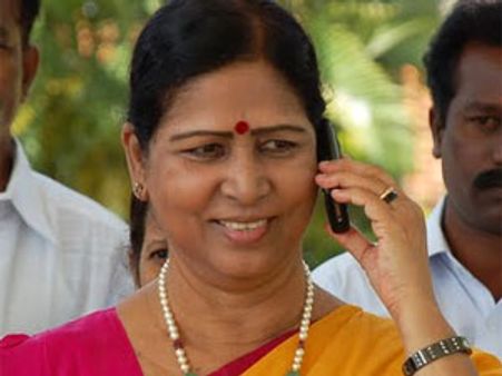 మహేష్ బాబును నేను తీసుకు రావడమా?: గల్లా అరుణ