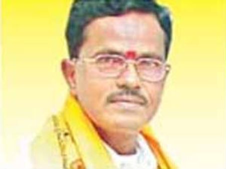 మోత్కుపల్లి నర్సింహులుపై తెరాస కార్యకర్తల దాడి