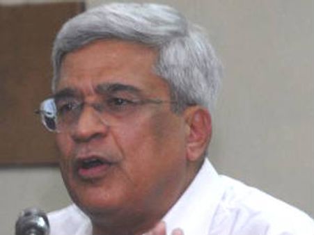 తెలంగాణపై వెంటనే తేల్చాలి: ప్రకాశ్ కారత్ డిమాండ్