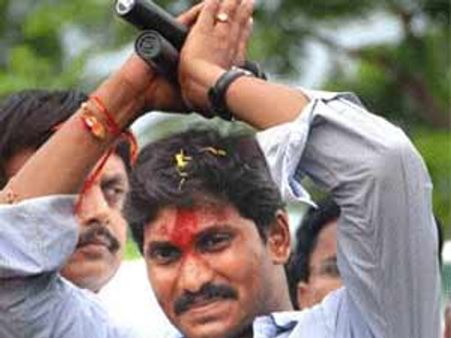 వైయస్ జగన్ రైతు దీక్షకు తప్పని తెలంగాణ తలనొప్పి