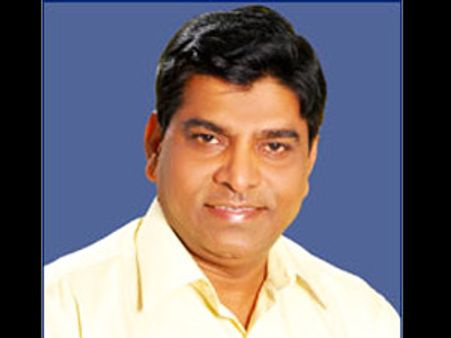 ఎన్టీఆర్ విగ్రహావిష్కరణకు బ్రేక్: నామా అరెస్టు, బాబు ఫైర్