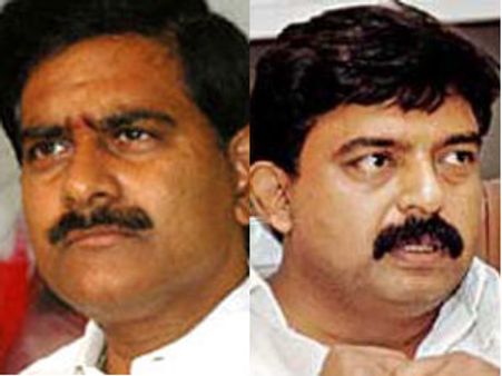 డిడిఆర్సీలో దేవినేని వర్సెస్ జోగి, నాని:పోర్ట్‌పై రసాభాస