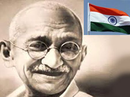 జెండాకు, మహాత్ముడికి అవమానం: మరోవైపు పూజలు