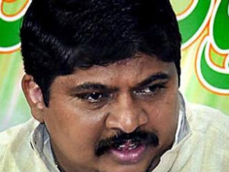 ఎమ్మెల్యే శివరాత్రికైనా వస్తారా: పొన్నం ప్రభాకర్ ప్రశ్న