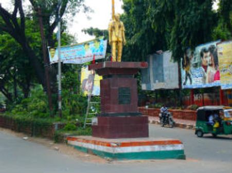 వంగవీటి రంగా విగ్రహం ధ్వంసం, రాధ క్షీరాభిషేకం